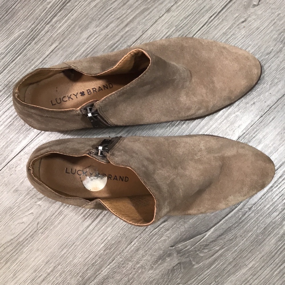Lucky Brand Fenley‎ Khaki Suede Ankle Booties size 7 - Picture 3 of 9